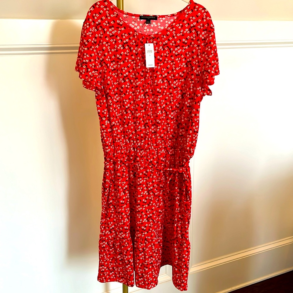 NWT Banana republic red floral dress with small white flowers size L